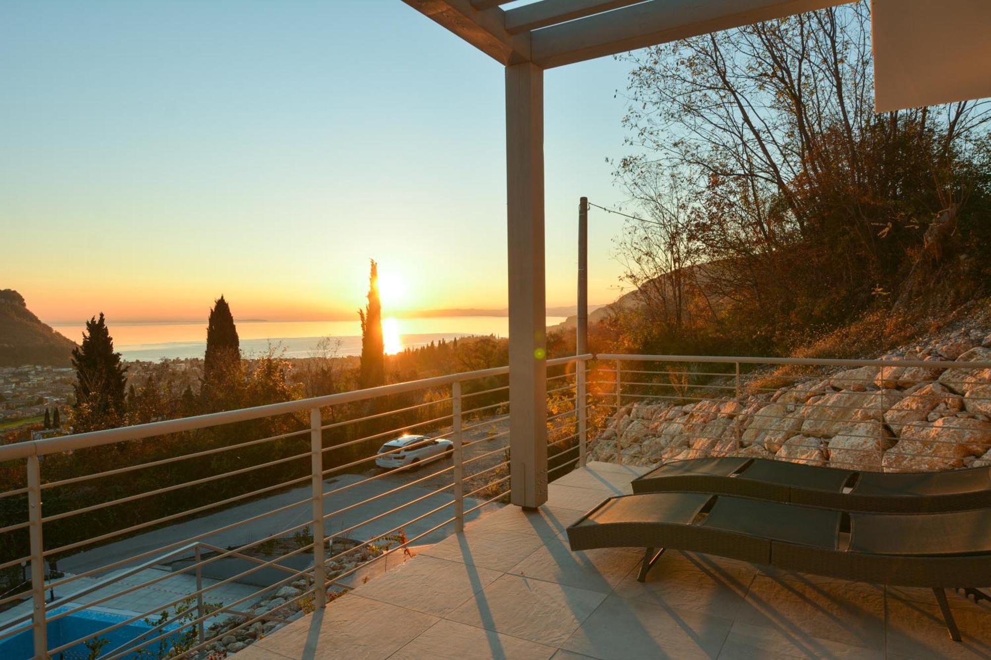 Sunset Lodge - Enjoy Holiday Garda  Exterior photo